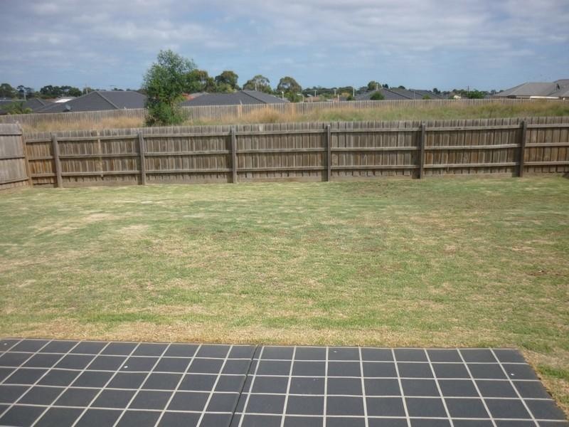 15 Garnet Close, Skye VIC 3977