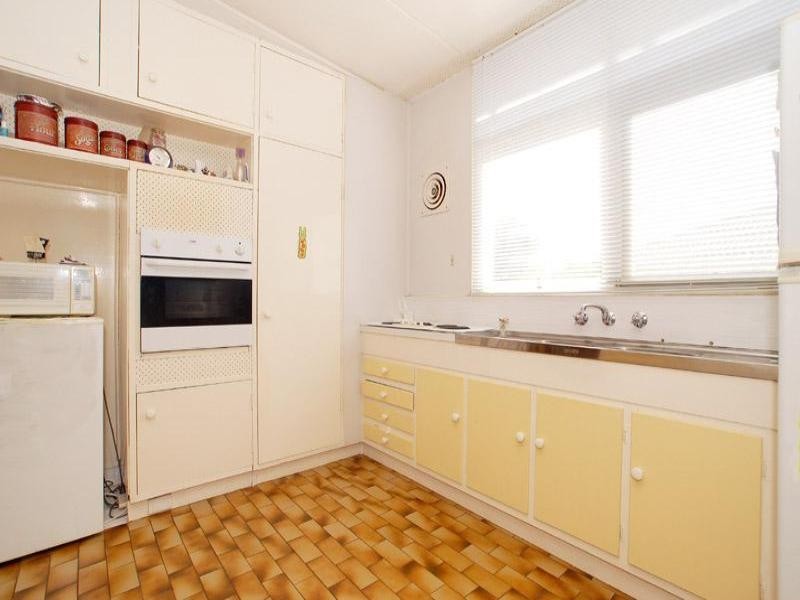 25 Robinsons Road, Seaford VIC 3198