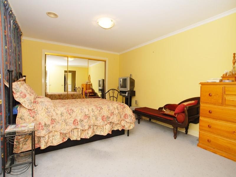 18 Harbour Drive, Patterson Lakes VIC 3197