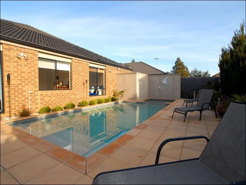 3 Serpentine Court, Waterways VIC 3195