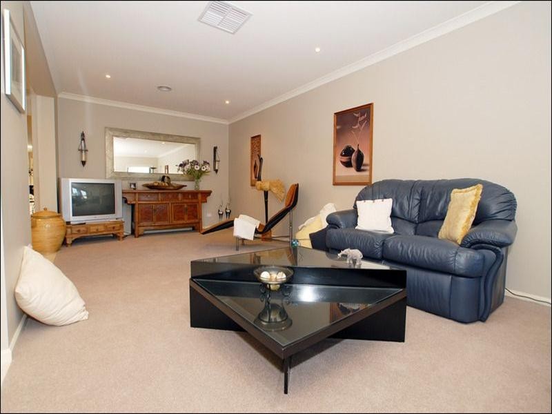 3 Serpentine Court, Waterways VIC 3195
