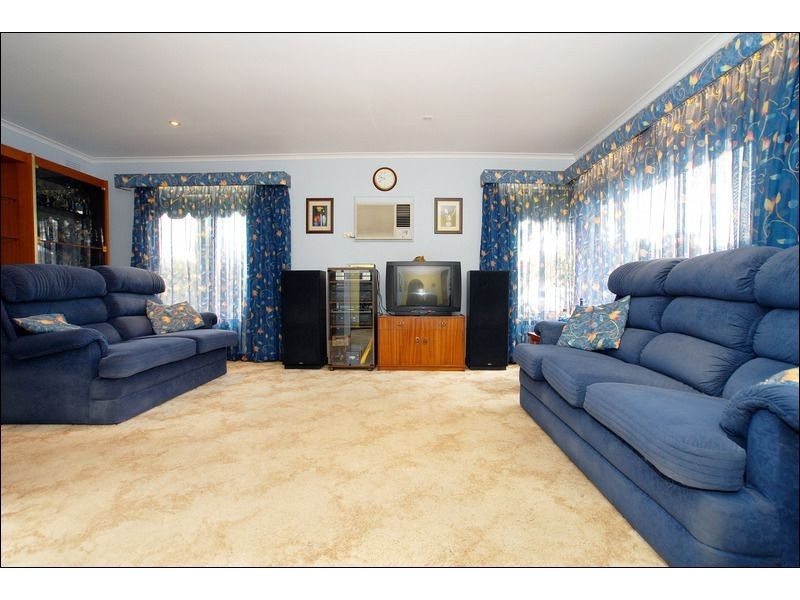 12 Field Avenue, Edithvale VIC 3196
