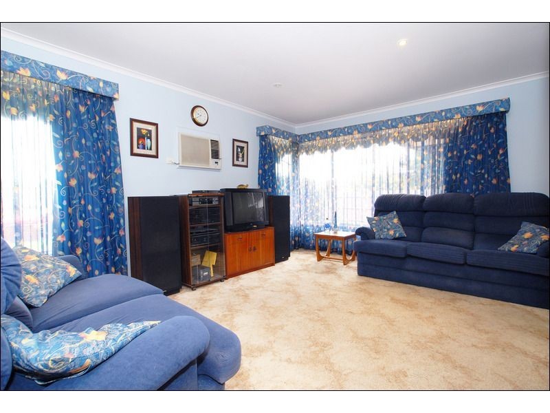 12 Field Avenue, Edithvale VIC 3196