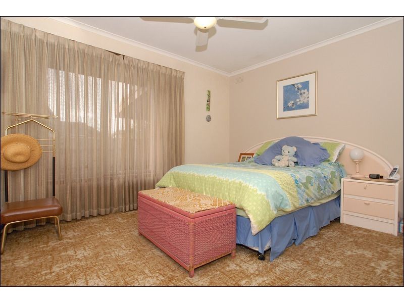 12 Field Avenue, Edithvale VIC 3196