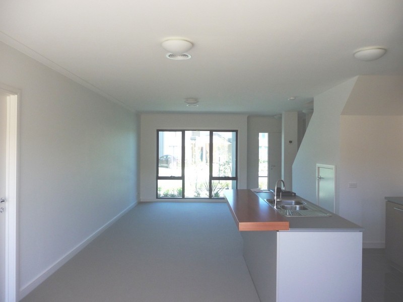 18 Dresden Drive, Waterways VIC 3195