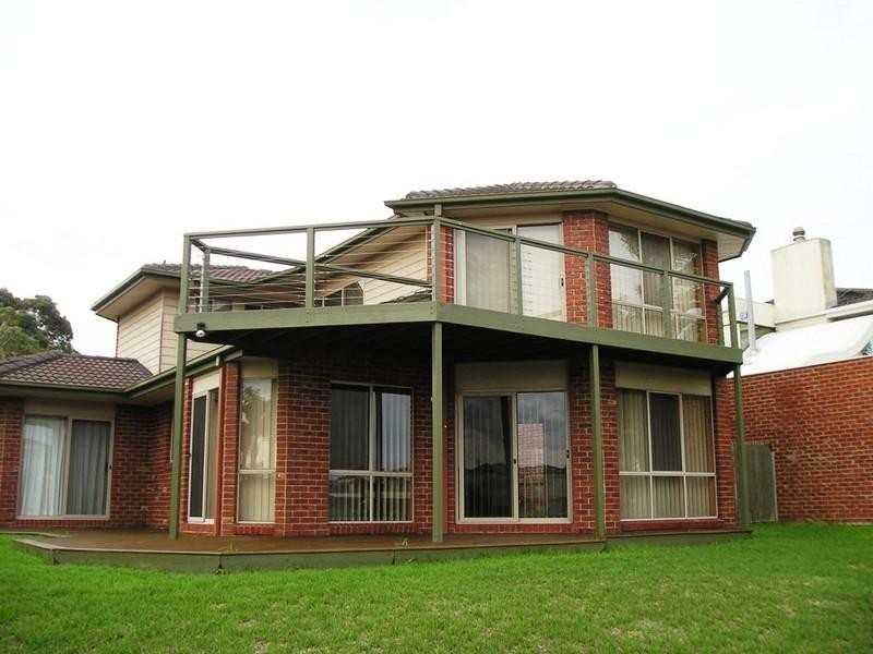 12 Manhattan Court, Patterson Lakes VIC 3197