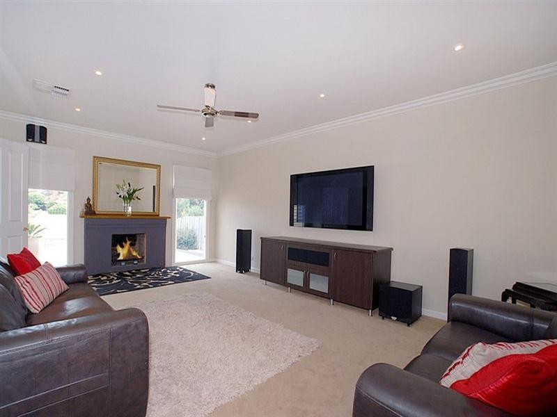 4 Warren Street, Bonbeach VIC 3196