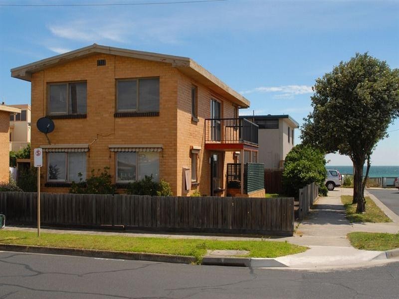 2/8 Bank Road, Edithvale VIC 3196