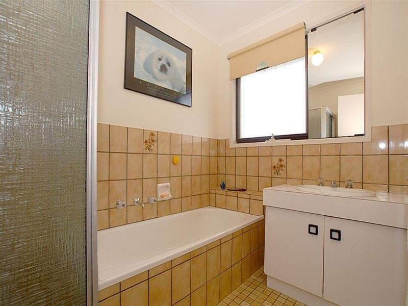 10 Dobell Drive, Chelsea VIC 3196