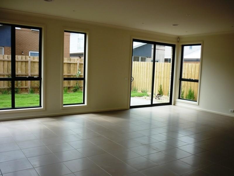 15 Crampton Square, Bonbeach VIC 3196