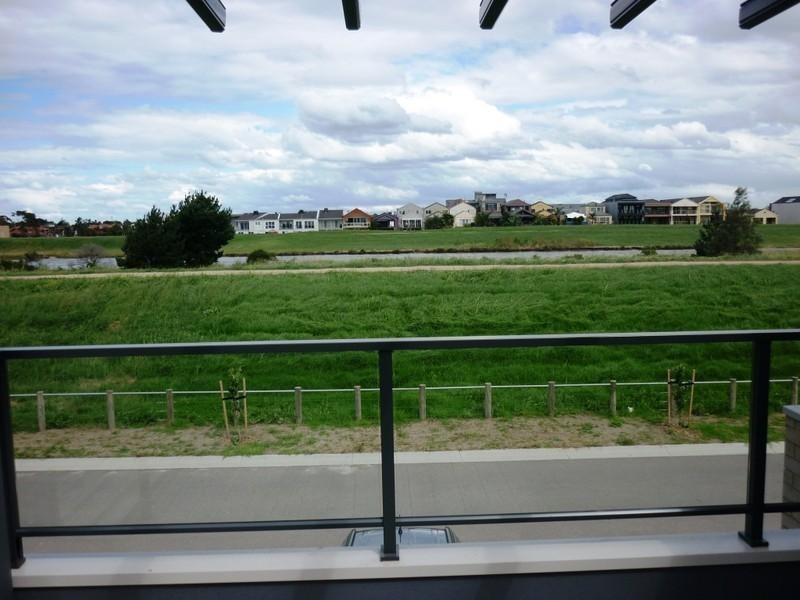 15 Crampton Square, Bonbeach VIC 3196