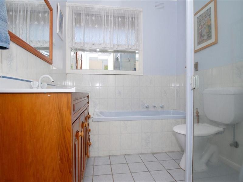 82 Hughes Avenue, Edithvale VIC 3196