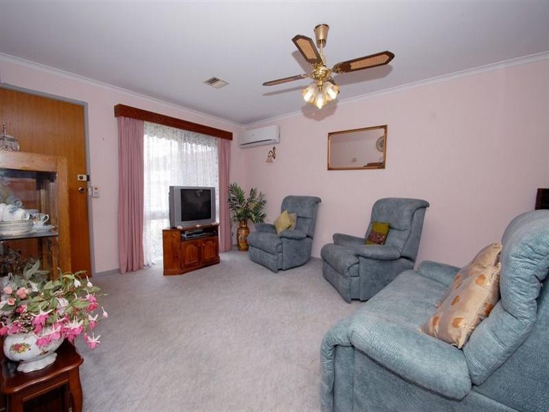 8 Village Crescent, Chelsea VIC 3196