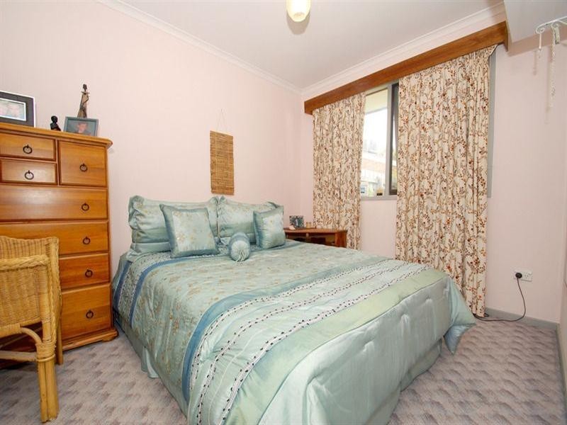 8 Village Crescent, Chelsea VIC 3196