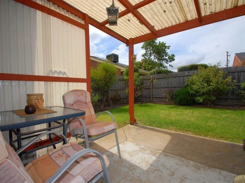 8 Village Crescent, Chelsea VIC 3196