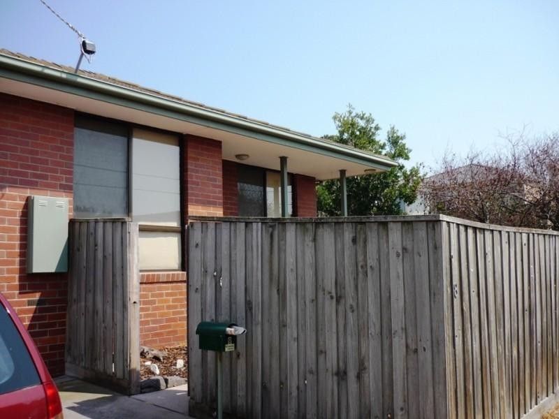 8 Little Colenso Street, Carrum VIC 3197