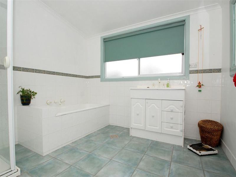 27 Mernda Avenue, Bonbeach VIC 3196