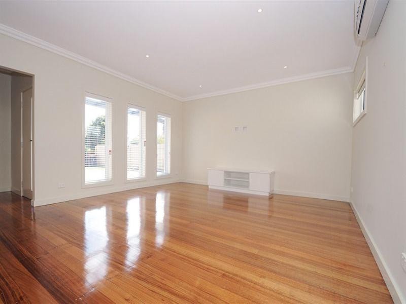 24 Mary Avenue, Edithvale VIC 3196