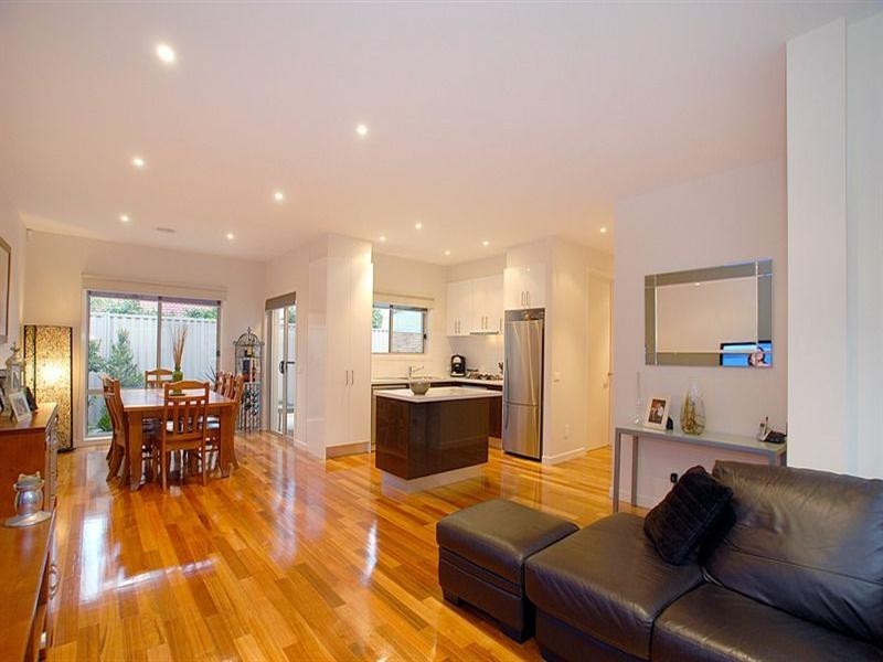 2/42 Golden Avenue, Chelsea VIC 3196