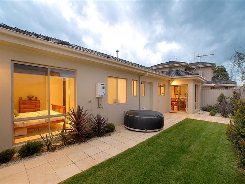 2/42 Golden Avenue, Chelsea VIC 3196