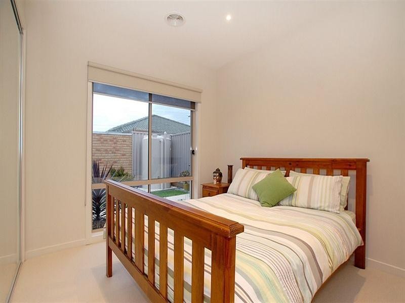 2/42 Golden Avenue, Bonbeach VIC 3196