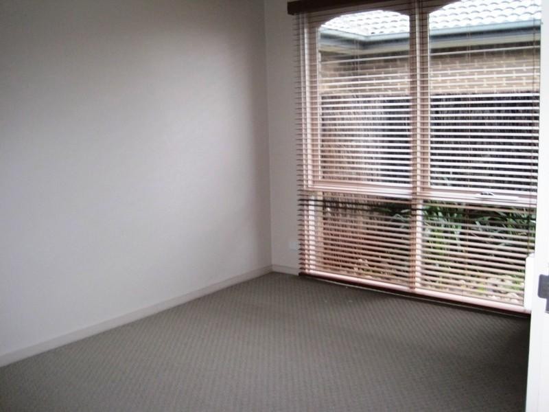 4/4 Buna Avenue, Seaford VIC 3198