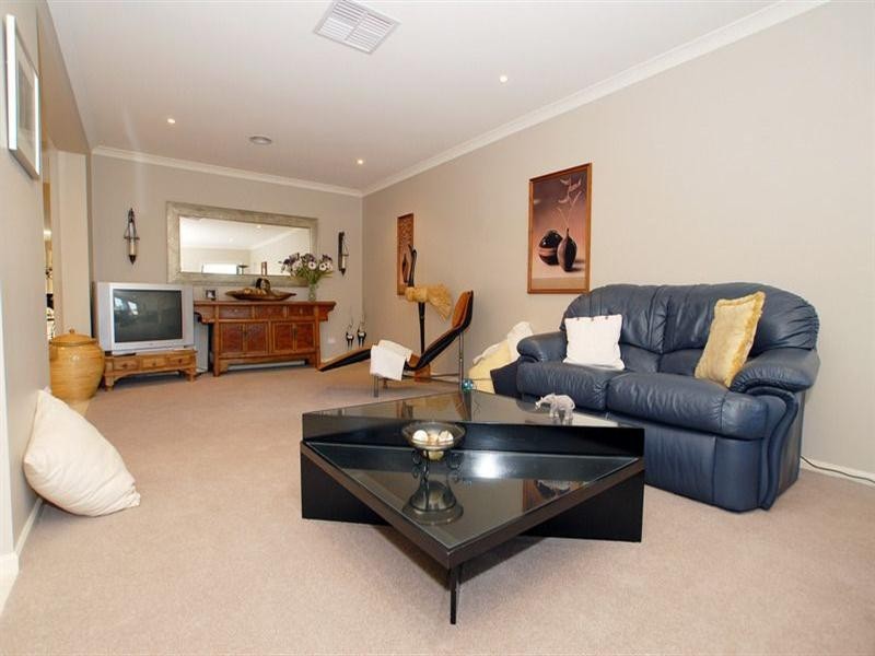 3 Serpentine Court, Waterways VIC 3195