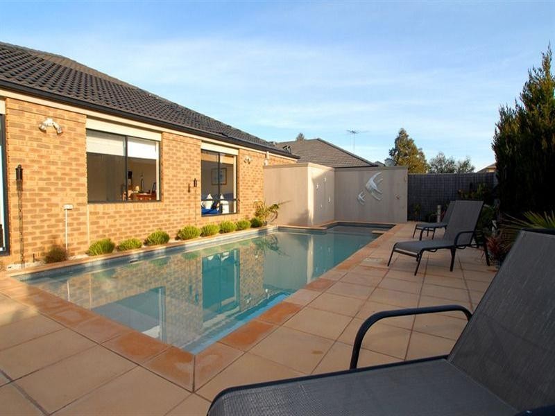 3 Serpentine Court, Waterways VIC 3195