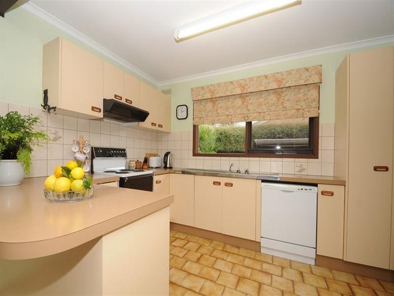 35 Arnold Drive, Chelsea VIC 3196