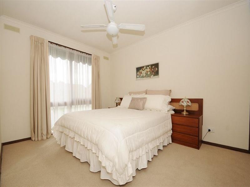 35 Arnold Drive, Chelsea VIC 3196