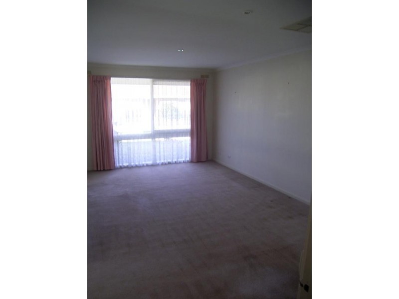 17 Village Crescent, Chelsea VIC 3196