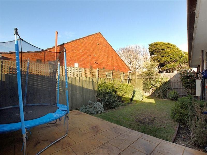 2/19 Golden Avenue, Chelsea VIC 3196