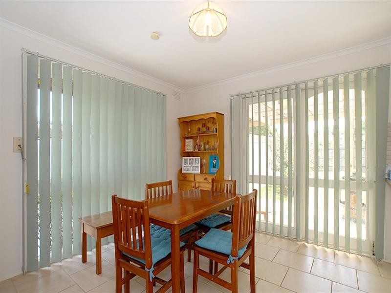 27 Balmain Drive, Carrum Downs VIC 3201