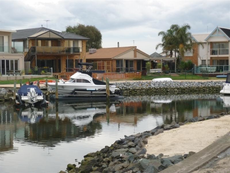 2/10 Rhode Island, Patterson Lakes VIC 3197