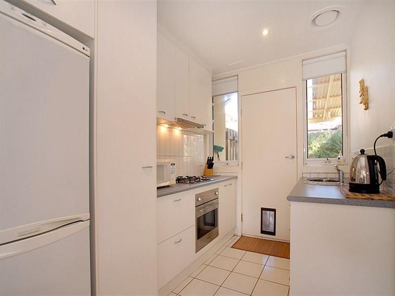 2/37 Swan Walk, Chelsea VIC 3196