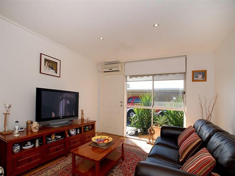 2/37 Swan Walk, Chelsea VIC 3196