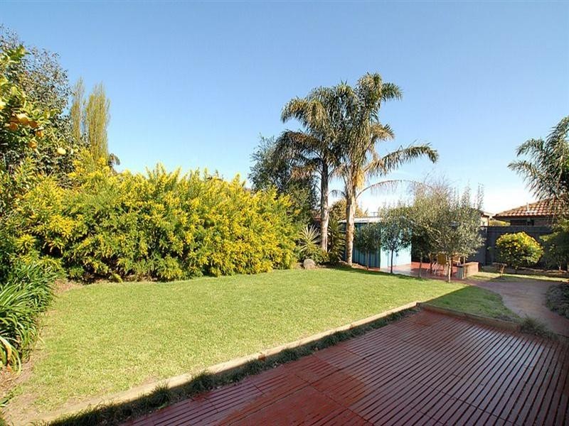 104 Embankment Grove, Chelsea VIC 3196