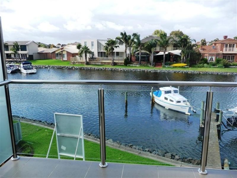 4/10 Rhode Island, Patterson Lakes VIC 3197