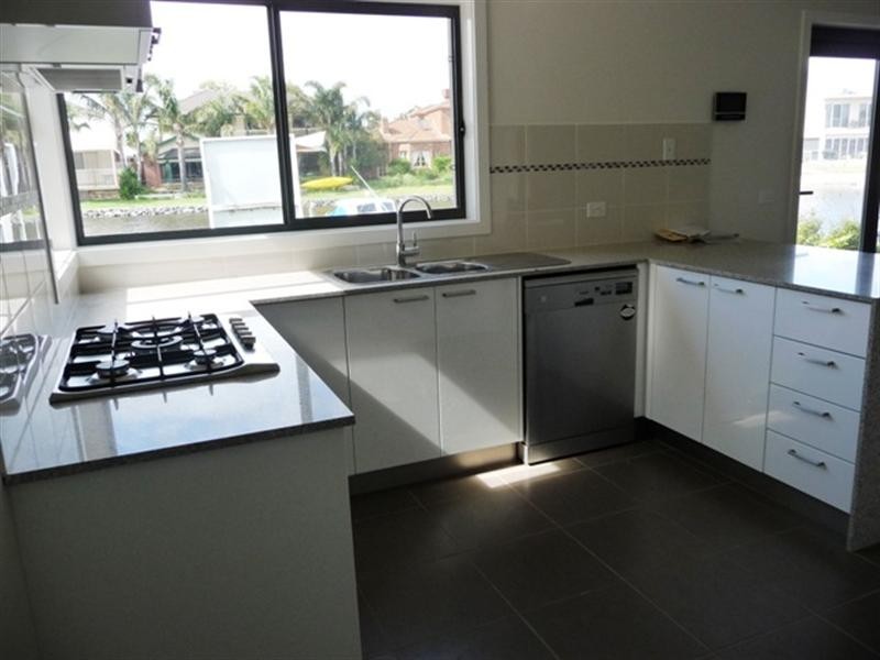 4/10 Rhode Island, Patterson Lakes VIC 3197