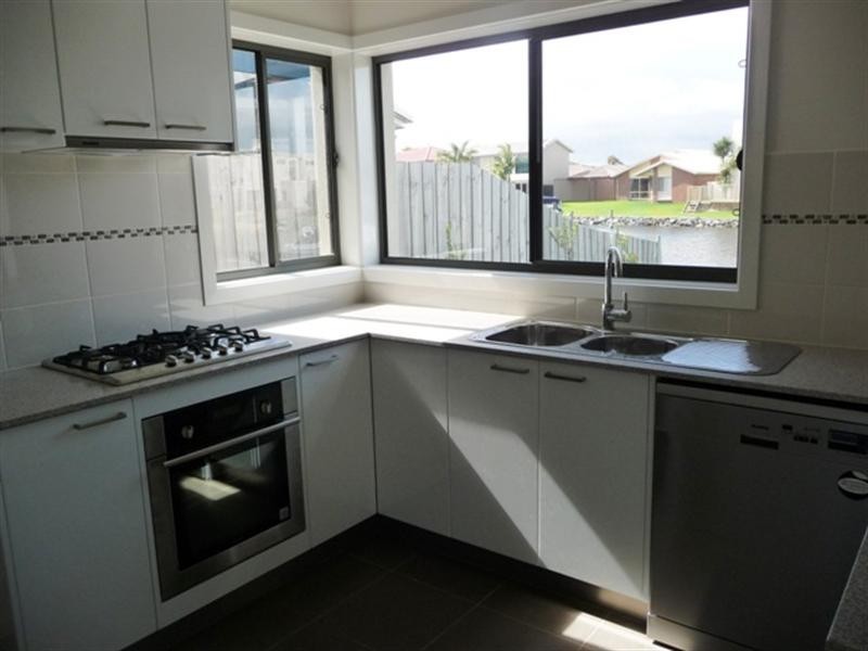 4/10 Rhode Island, Patterson Lakes VIC 3197