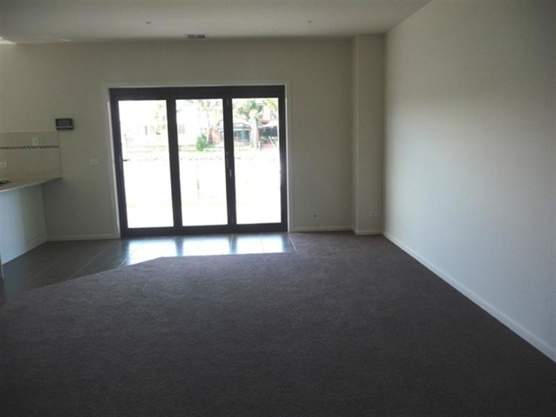 4/10 Rhode Island, Patterson Lakes VIC 3197