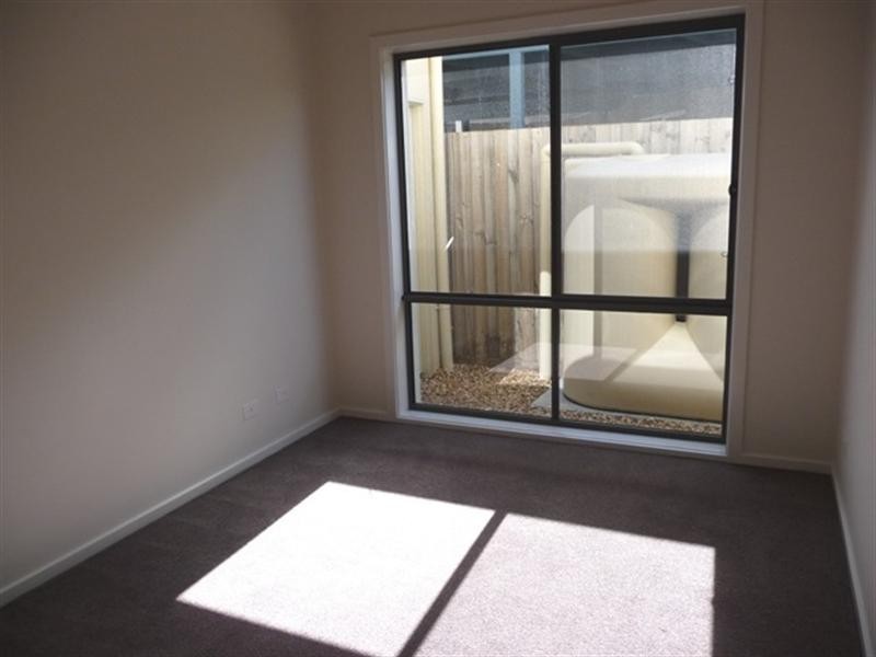 4/10 Rhode Island, Patterson Lakes VIC 3197