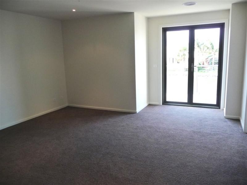 4/10 Rhode Island, Patterson Lakes VIC 3197