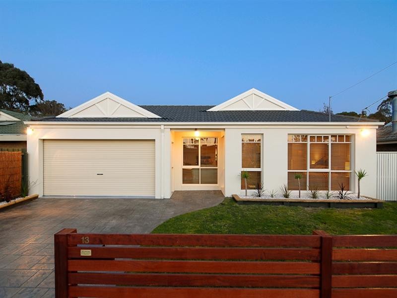 13 Hunt Drive, Seaford VIC 3198