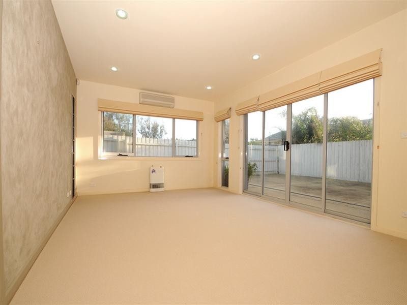 12 Roseberry Avenue, Chelsea VIC 3196