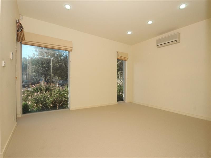 12 Roseberry Avenue, Chelsea VIC 3196