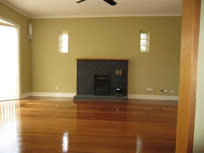 10 Raymond Road, Seaford VIC 3198