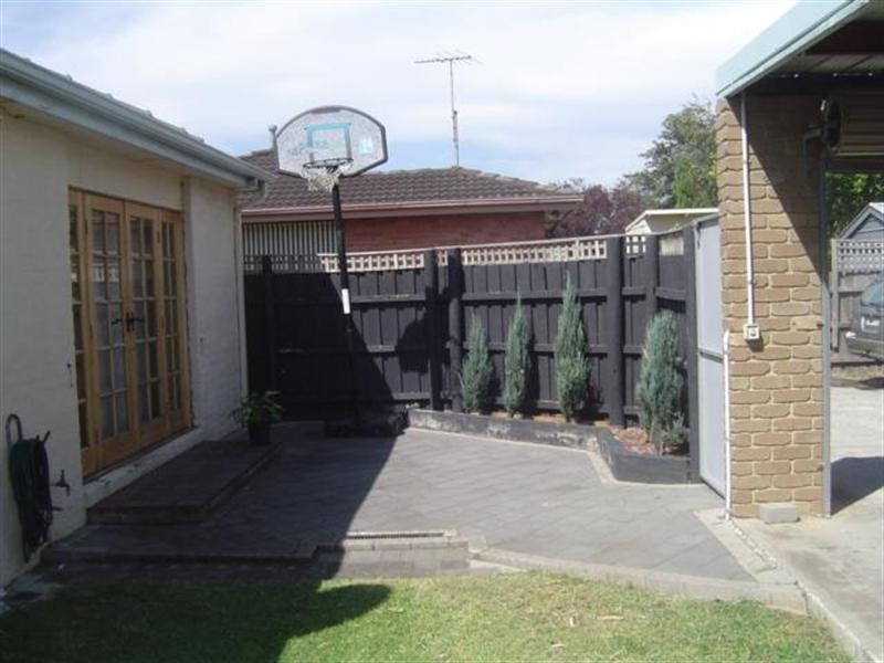 10 Raymond Road, Seaford VIC 3198