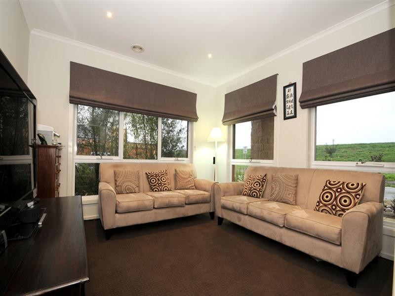 2 Dunk Crescent, Bonbeach VIC 3196