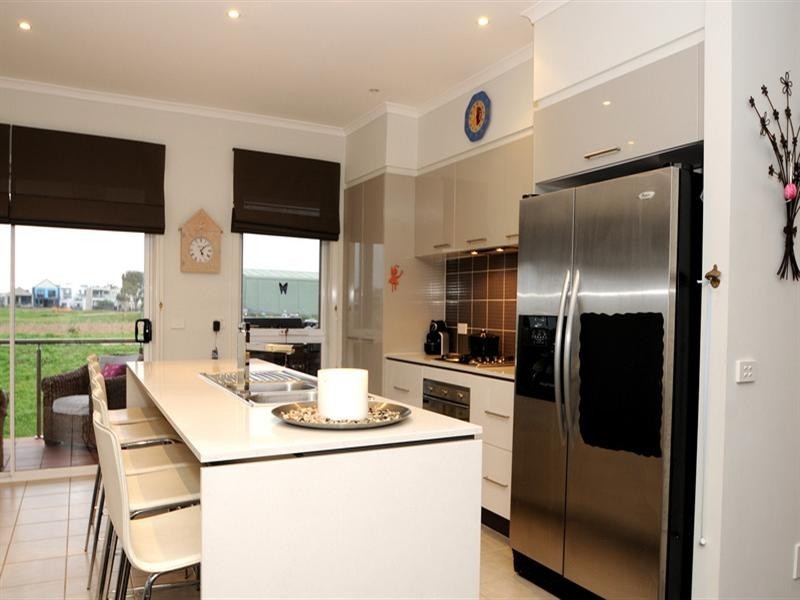 2 Dunk Crescent, Bonbeach VIC 3196